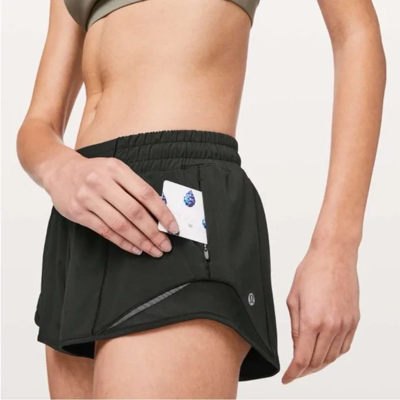 Lululemon Hotty Hot Short II *2.5" Black Size 4 - Picture 2 of 9